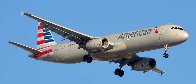 American Airbus A321-231 N581UW, Phoenix Sky Harbor, March 9, 2015